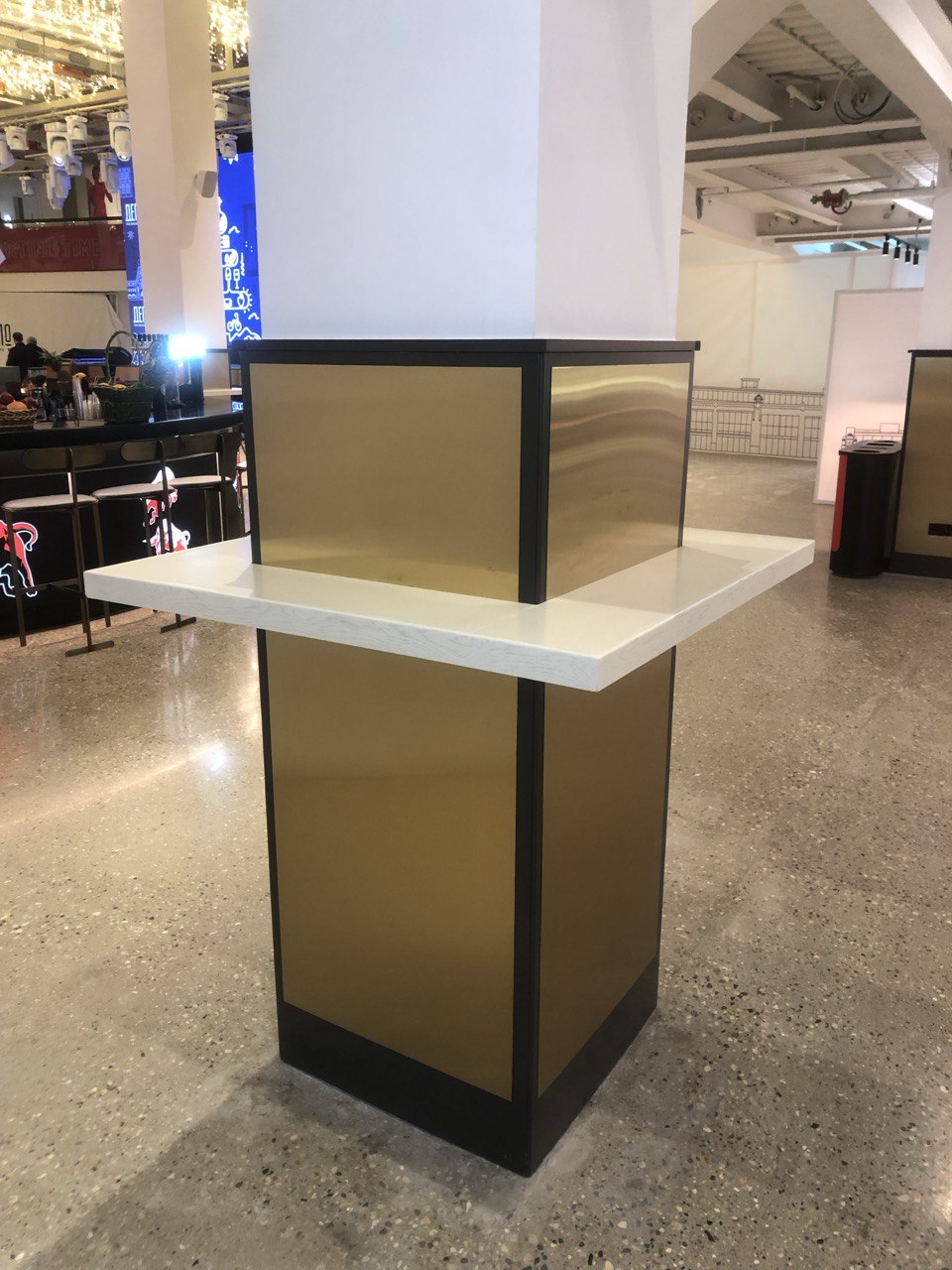 Отделка нержавеющей сталью в фудкорте "Депо 3 вокзала"